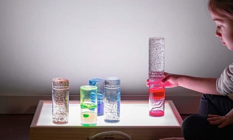 Ventajas de comprar juguetes de madera y mesas sensoriales en navidad