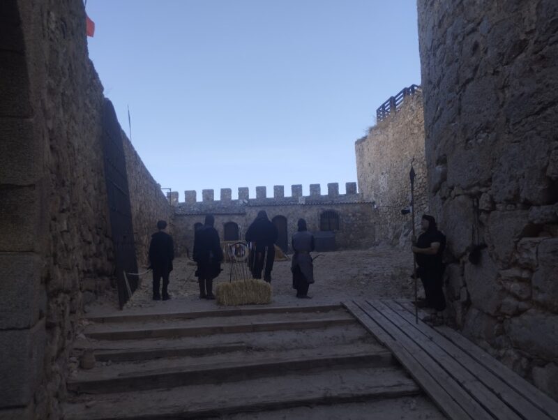 foto del castillo medieval con la familia